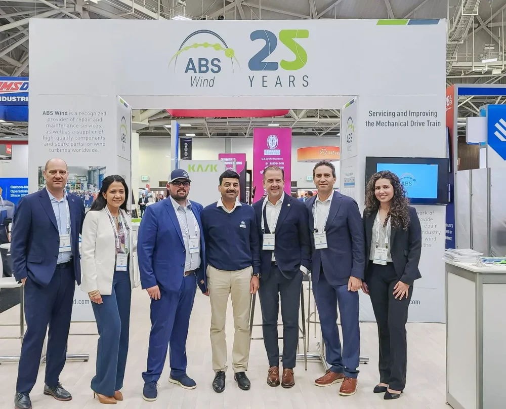 Sivakumar Jayapal, Chief Service Officer at ZF Wind Power(in the centre), with ABS Wind team, Nelson Carrodeguas, Keyli Mora, Brent Kelly, Alejandro Pardiñas, Pablo Rodríguez and Laura Vázquez (from left to right); at Cleanpower 2024
