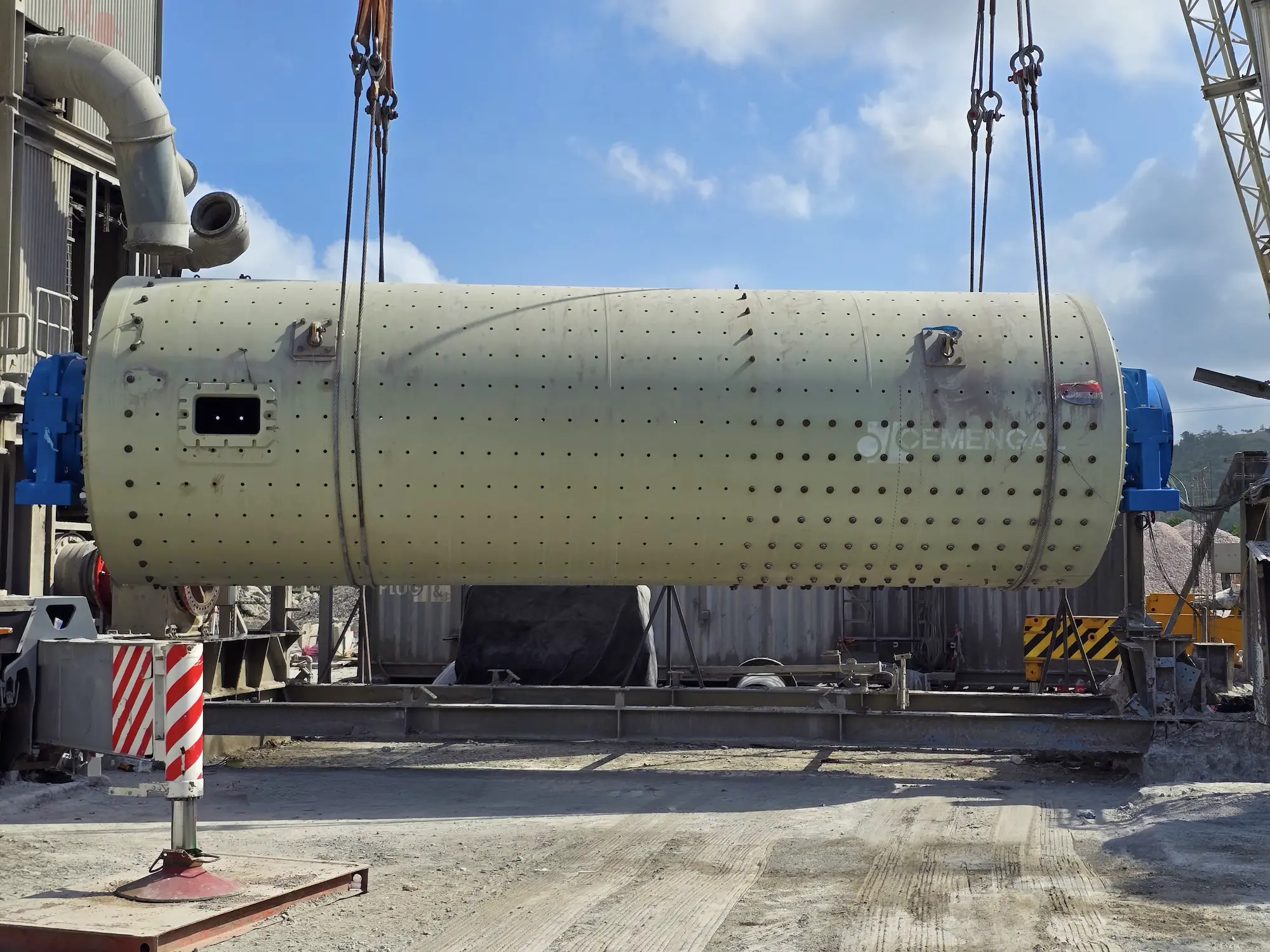 Plug&Grind XL cement mill being positioned with ACB split bearing support systems
